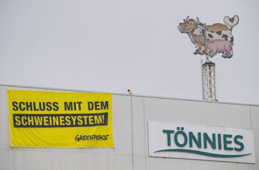 Proteste beim Tönnies-Schlachtbetrieb in Rheda-Wiedenbrück Foto: dpa/Guido Kirchner