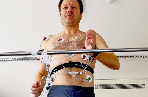 Sportredakteur Jürgen Frey: Fitnesstest auf dem Laufband. Foto: Pressefoto Baumann