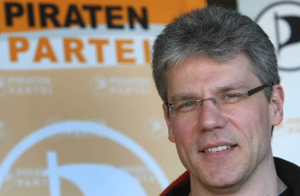 Stefan Körner wurde beim Bundesparteitag der Piraten in Würzburg als Vorsitzender bestätigt. Foto: dpa