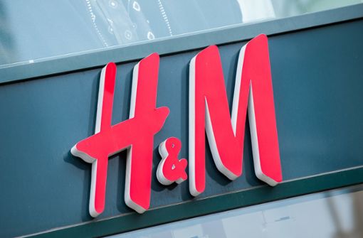 Laut Behörde wurden mindestens seit 2014 bei einem Teil der H&M-Beschäftigten Angaben zu ihren privaten Lebensumständen umfangreich erfasst und gespeichert. Foto: dpa/Hauke-Christian Dittrich
