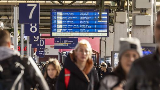 Der angekündigte Streik der  GDL bei der Deutschen Bahn lässt Fahrgäste Alternativen für Reisen am Donnerstag und Freitag suchen. Foto: imago/Arnulf Hettrich