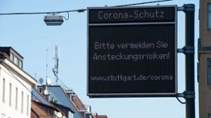 Tafeln der Landeshauptstadt Stuttgart, die auf den Umgang mit dem Coronavirus informieren. Foto: Leif Piechowski/Leif-Hendrik Piechowski
