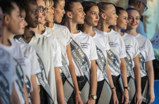 Die Kandidatinnen zur „Miss Germany“ präsentieren sich in Rust. Foto: dpa/Patrick Seeger