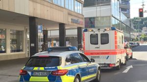 Polizeieinsatz in Saarbrücken: Ein psychisch kranker Mann hatte sich in einem Restaurant verschanzt. Foto: dpa