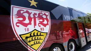Der neue Mannschaftsbus des VfB Stuttgart – ohne großes Leitmotiv Foto: Baumann
