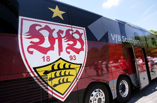 Der neue Mannschaftsbus des VfB Stuttgart – ohne großes Leitmotiv Foto: Baumann