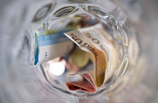 Kleinspenden an Parteien  müssen in Deutschland nicht veröffentlicht werden. Ab 10 000 Euro müssen sie im Rechenschaftsbericht stehen, ab 50 000 Euro unverzüglich publik gemacht werden. Foto: Imago//Kirchner-Media