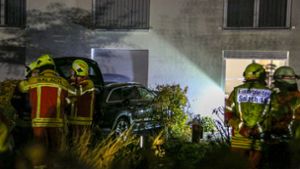 Ein Autofahrer ist in Salach gegen die Hausmauer eines Pflegeheims gekracht. Foto: 7aktuell.de/Christina Zambito