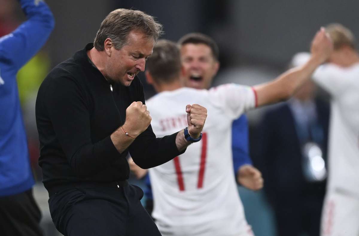 Dänemarks Trainer Kasper Hjulmand jubelt über den Sieg gegen die Russen.