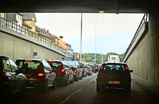 Ob auch auf der B 27 in Ludwigsburg die Grenzwerte überschritten werden, soll überprüft werden.Foto: factum/Andreas Weise Foto:  