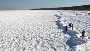 Der Ostsee-Strand im polnischen Misdroy erinnert an eine arktische Landschaft. (Symbolbild). Foto: imago images/BildFunkMV