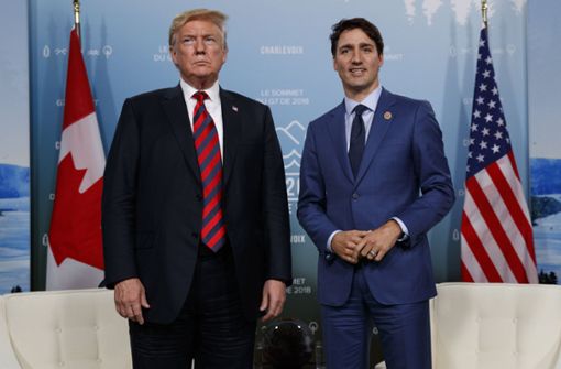 Versteinerte Miene: US-Präsident Donald Trump beim G-7-Gipfel in Quebec mit Kanadas Ministerpräsident Justin Trudeau Foto: AP