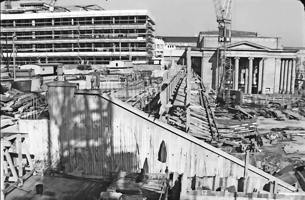 Der Bau des Kleinen Schlossplatzes im Jahr 1968.