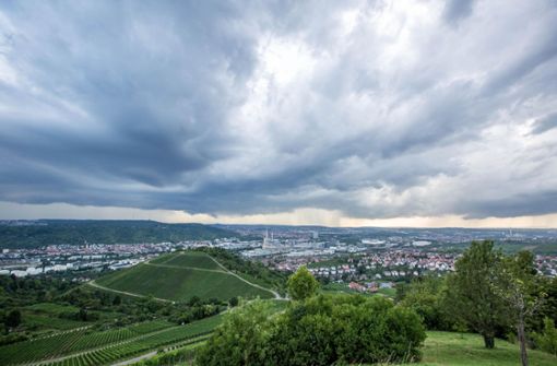 Da braut sich was zusammen: Der Großraum Stuttgart gehört zu den Regionen Deutschlands, in denen sich Blitze am häufigsten entladen. Foto: 7aktuell.de/Simon Adomat