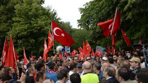 In Berlin demonstrieren Türken gegen den Putschversuch in ihrer Heimat. Foto: dpa