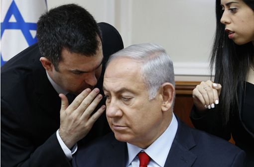 David Keyes (links) ist seit März 2016 Sprecher Netanjahus für die Auslandspresse. Foto: AFP