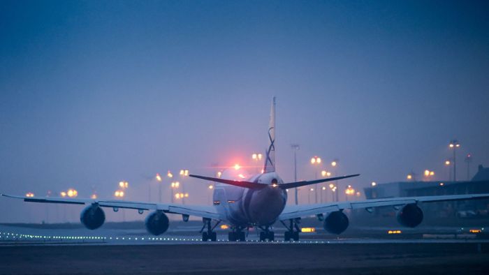 Flugverkehr bricht durch Corona-Pandemie total ein