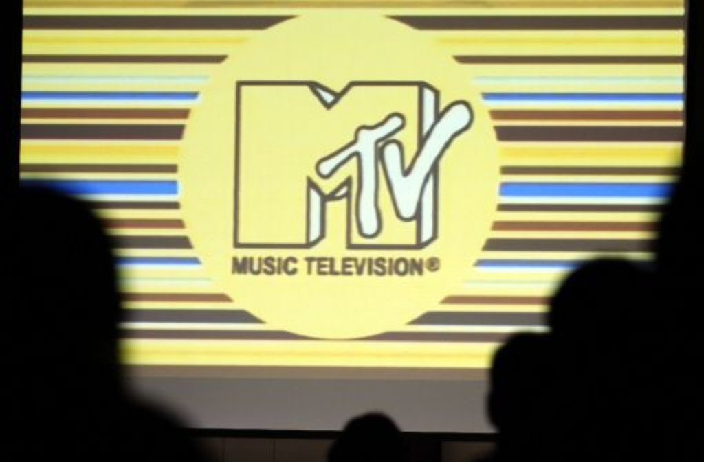 MTV Germany geht am 7. März 1997 erstmals auf Sendung. Allerdings steckt der Jugendsender damals noch in den Kinderschuhen und ist nur im Pay-TV zu empfangen. Erst zwei Jahre später läuft er unverschlüsselt auf einem eigenen Kanal.