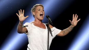 Emotionale Geste: Sängerin Pink unterbricht Konzert für Fan