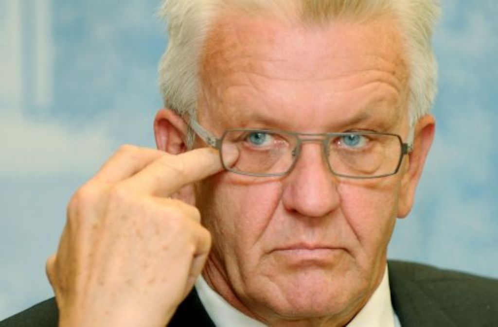 Ministerpräsident Wienfried Kretschmann will einen Aufschub für die Zahlungen des Landes an die Bahn. Foto: dpa