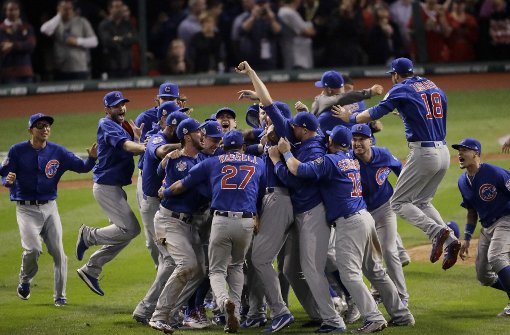 Die Chicago Cubs feiern ihren Meistertitel nach dramatischem Spiel aufgelassen. Foto: AP