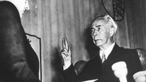 Ein historisches Datum: Am 12. September 1949 begrüßt die noch junge Bundesrepublik Deutschland ihr erstes Staatsoberhaupt: Professor Theodor Heuss (rechts) (1884-1963) bei seiner Vereidigung. Der FDP-Politiker war im Jahr 1945 ... Foto: dpa