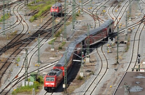 Die Bahn will in den nächsten Wochen über Mitarbeiter der Landsiedlung rund 500 Eigentümer in Stuttgart ansprechen. Foto: dpa