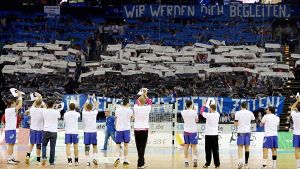 Abschied aus der ersten Liga: HSV-Handballer bedanken sich bei ihren Fans Foto: dpa