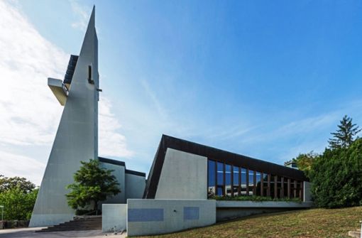 Fingerzeig gen Himmel: die Versöhnungskirche in Leonberg-Ramtel Foto: LAD, I. Geiger-Messner