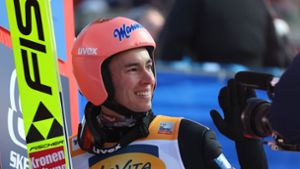 Hat zum dritten Mal nach 2016/17 und 2019/20 den Gesamtweltcup geholt: Skispringer Stefan Kraft aus Österreich. Foto: Karl-Josef Hildenbrand/dpa