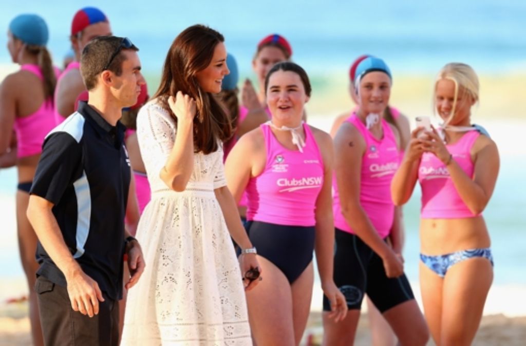 Am Strand von Sydney fühlt sich Herzogin Kate sichtlich wohl - und hat wieder einmal das richtige Händchen für ihr Outfit bewiesen.