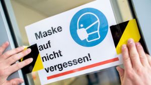 Präsenzunterricht bei älteren Schülern geht in Stuttgart nur mit Maske. Foto: dpa/Hauke-Christian Dittrich