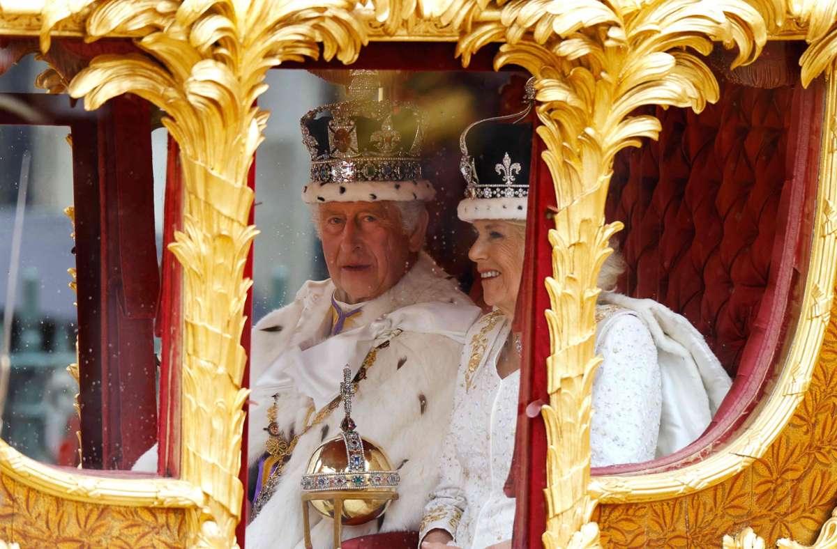 König Charles III. und Königin Camilla sind gekrönt