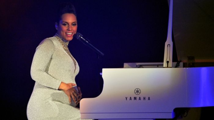 Alicia Keys zeigt ihre Babykugel