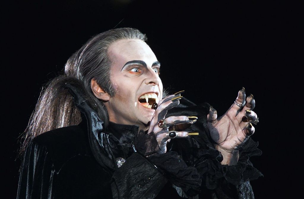 Kevin Tarte als Graf Krolock in „Tanz der Vampire“.