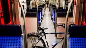 Viel Platz zum Sitzen: Die S-Bahnen sind  derzeit leerer als sonst. Das zeigt sich auch an den Fahrgastzahlen. Foto: Lichtgut/Max Kovalenko