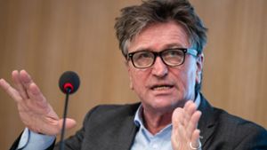 Baden-Württembergs Sozialminister Manfred Lucha wird von vielen Seiten kritisiert. Foto: dpa/Christoph Schmidt