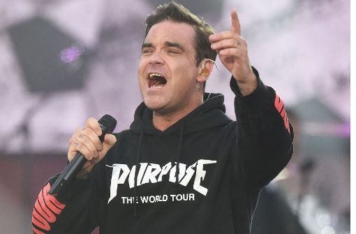 Das Foto zeigt Robbie Williams am 4. Juni in Manchester beim Benefizkonzert für die Opfer des Terroranschlags. Aufgrund „nicht zumutbarer Auflagen“ hat die Deutsche Presse-Agentur den Tourauftakt in Dresden nicht fotografiert. Foto: dpa