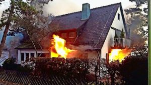 In Windeseile breitete sich das Feuer in dem Zweifamilienhaus am Dreikönigstag aus Foto: Feuerwehr Leonberg