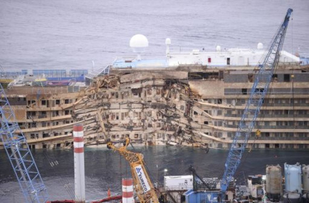 Die „Costa Concordia“ war Mitte September in einer spektakulären Aktion aufgerichtet worden.
