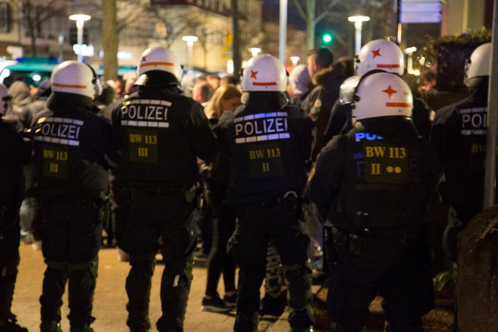 Mit Hundertschaften war die Polizei am Wochenende wegen rivalisierender Banden in Stuttgart und Ludwigsburg im Einsatz. Foto: www.7aktuell.de |