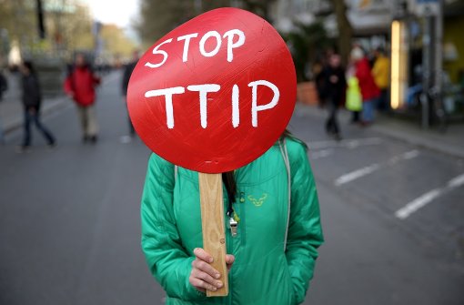 In Stuttgart wolen am 17. September bis zu 30 000 Gegner von TTIP und Ceta auf die Straße gehen. (Symbolfoto) Foto: dpa