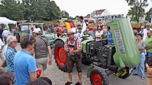 Traktoren-Oldtimer begeistern Besucher beim Schwabengarten