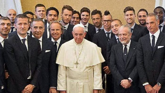 Mario Gomez trifft den Papst