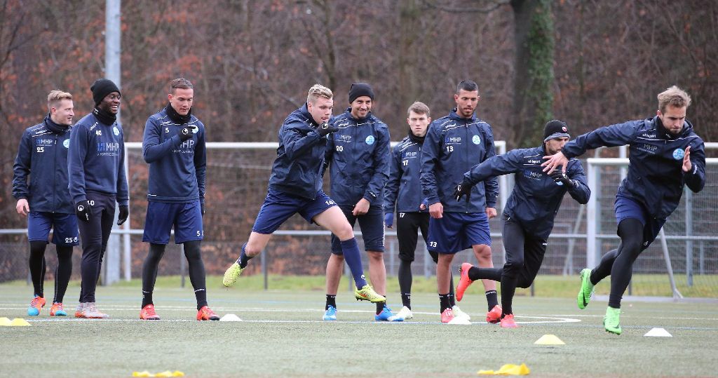 Die Stuttgarter Kickers haben am Sonntag das Training wieder aufgenommen.