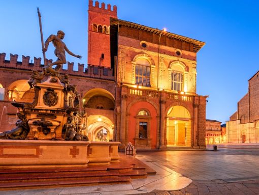 Der berühmte Neptunbrunnen auf der Piazza Maggiore in Bologna. Foto: Copyright (c) 2021 ecstk22/Shutterstock.