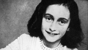 US-Firma bot Anne-Frank-Kostüm an