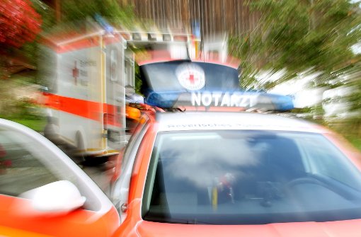 Eine Seniorin sorgte in Stuttgart-Ost für Aufregung. Sie konnte schließlich mit dem Rettungswagen in ein Krankenhaus gebracht werden. Foto: dpa