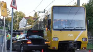 Stadtbahn streift Mercedes – 5000 Euro Schaden