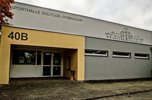 Ab Februar ist  die Halle des Solitude-Gymnasiums erst einmal geschlossen. Für 3,1 Millionen Euro gibt es unter anderem neue sanitäre Anlagen. Foto: Lichtgut/Leif Piechowski
